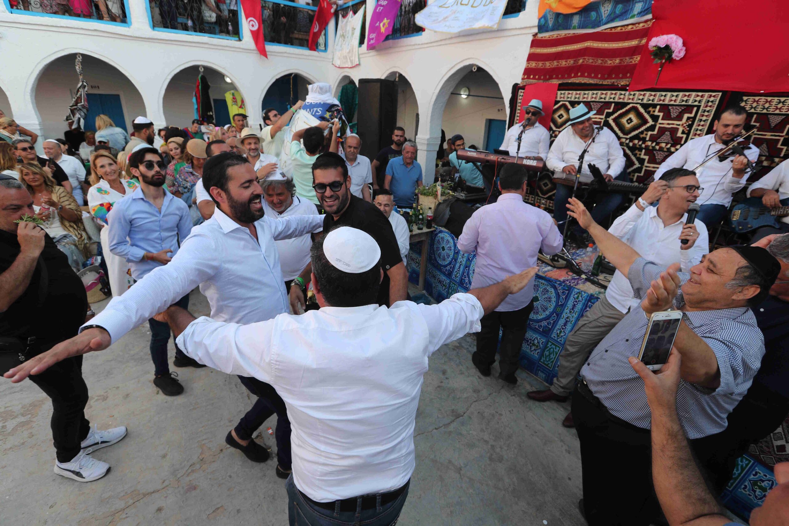 Atac la o sinagogă din Tunisia. Patru morți și mai mulți răniți