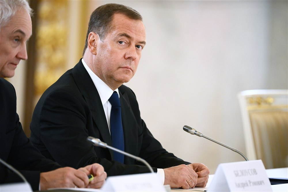 Medvedev acuză SUA că ar fi mituit CPI pentru a emite mandat de arestare pe numele lui Putin