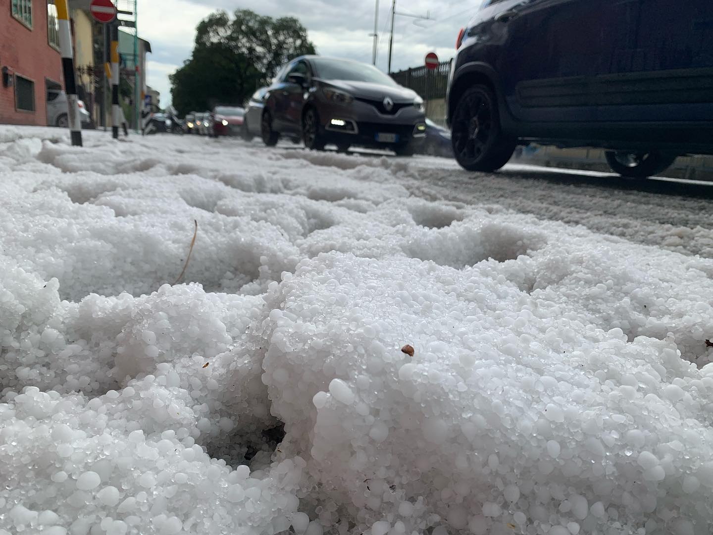Inundații în Florența, după o ploaie torențială însoțită de grindină VIDEO