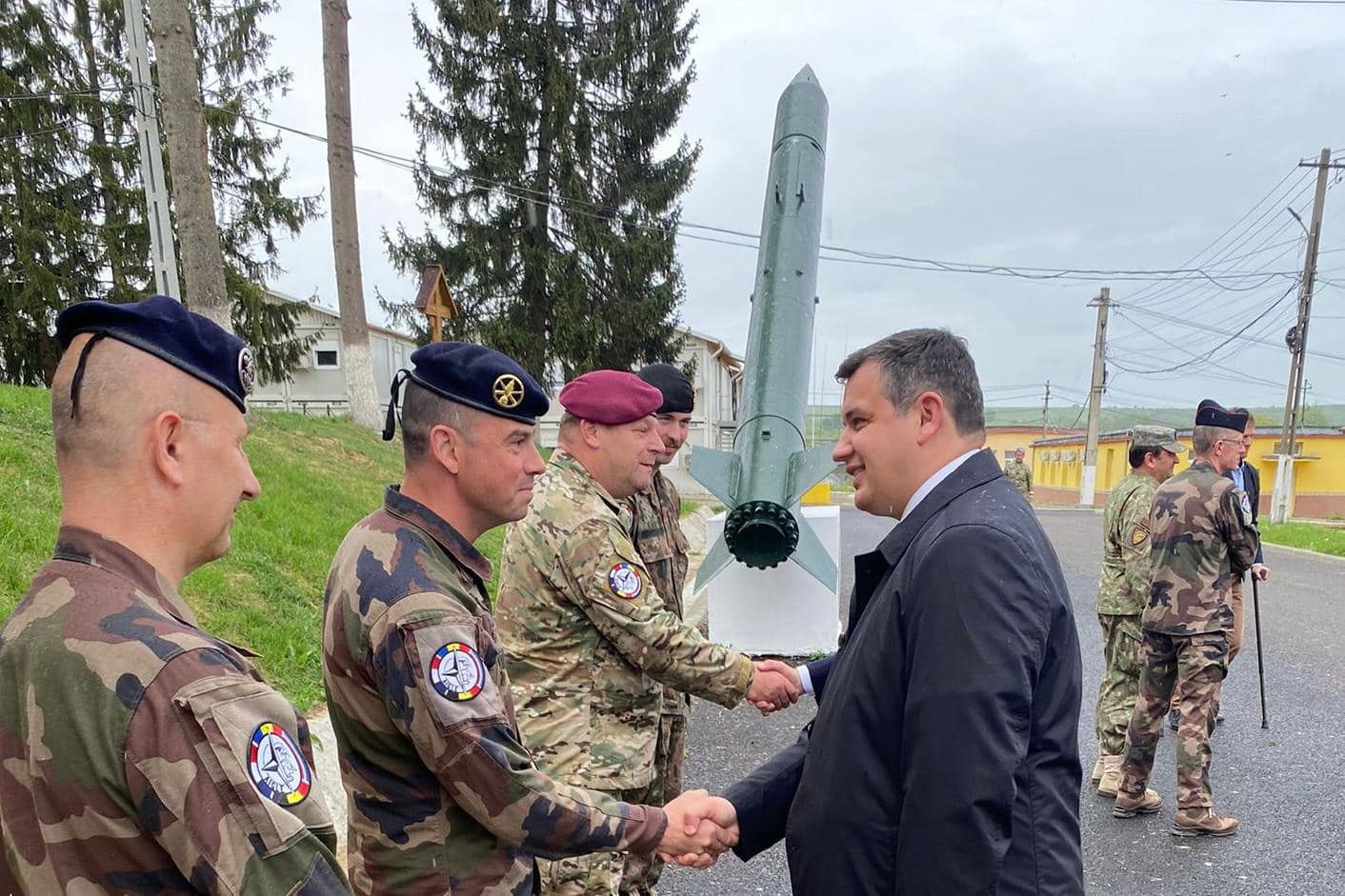 Eurodeputatul Tomac în vizită la baza Cincu: Sper ca cetăţenii români să înţeleagă cât de importantă este umbrela de securitate NATO