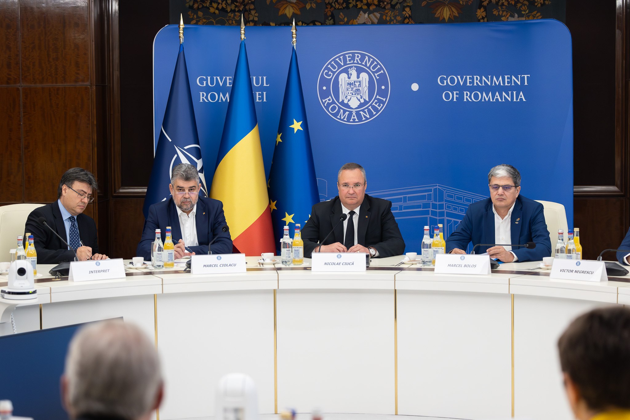 Ciucă, întâlnire cu comisarul UE pentru buget și administrație. Discuții despre pregătirea revizuirii Cadrului Financiar Multianual al UE