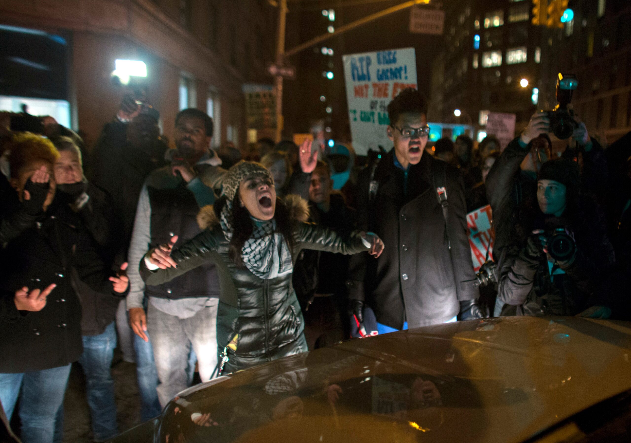 Aproape 1.600 de activiști de mediu reținuți la Haga