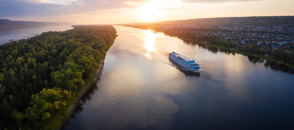 O navă de transport maritim a eșuat în canalul Volga-Marea Caspică
