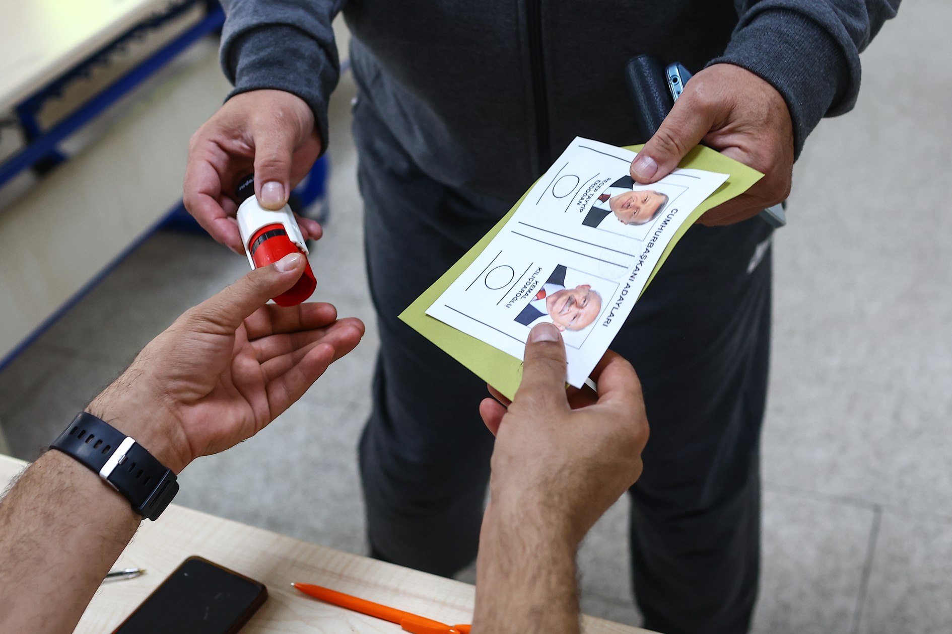 Primul lider european care s-a grăbit să-l felicite pe Erdogan, deși nu s-au numărat toate voturile