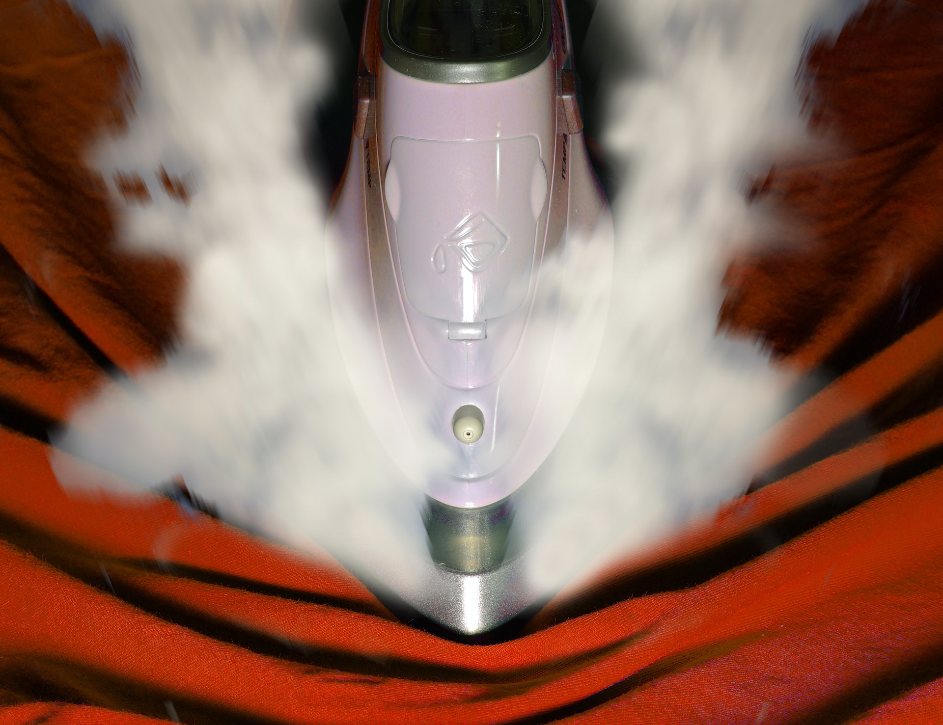 Fier de călcat vertical sau clasic? Ce avantaje aduce fiecare? (P) : Europa FM