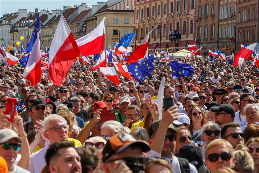 Protest de amploare la Varşovia, în Polonia | FOTO VIDEO