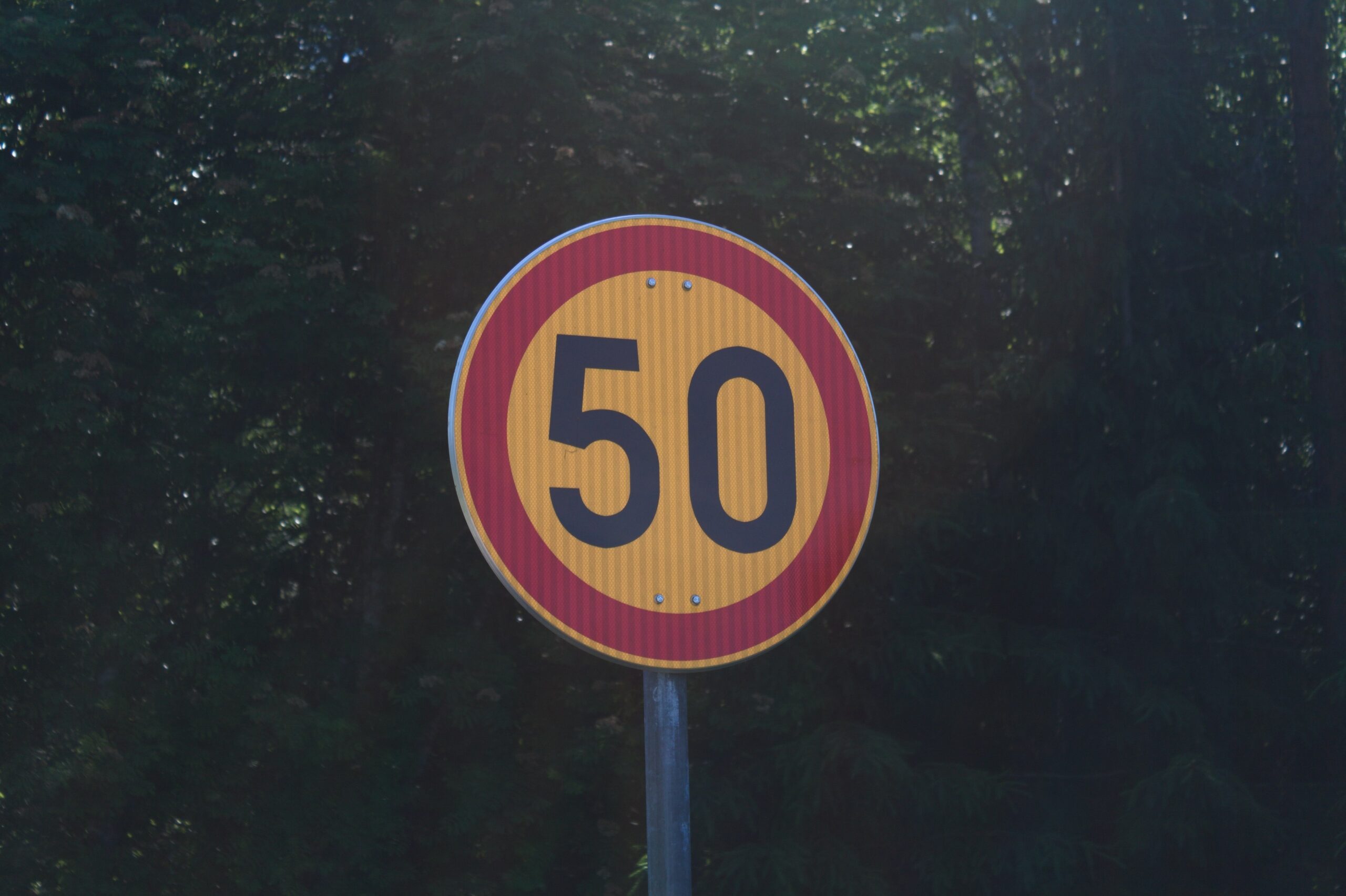 Țara europeană în care depășirea limitei de viteză cu peste 50 km/h a devenit infracțiune, cu risc de închisoare