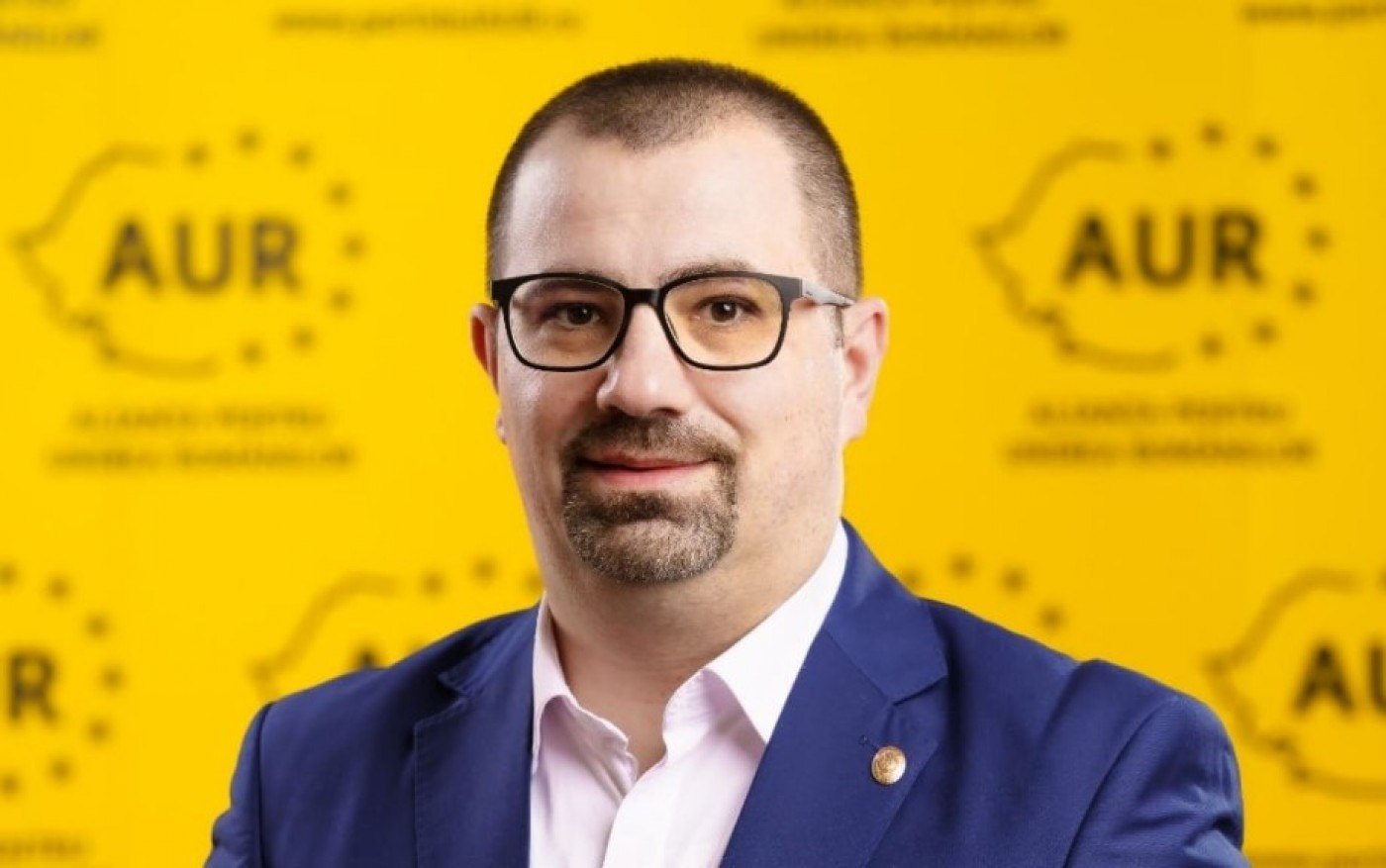Deputatul AUR care a sunat noaptea parlamentari și i-a înjurat va fi exclus. Simion: Are o problemă cu alcoolul