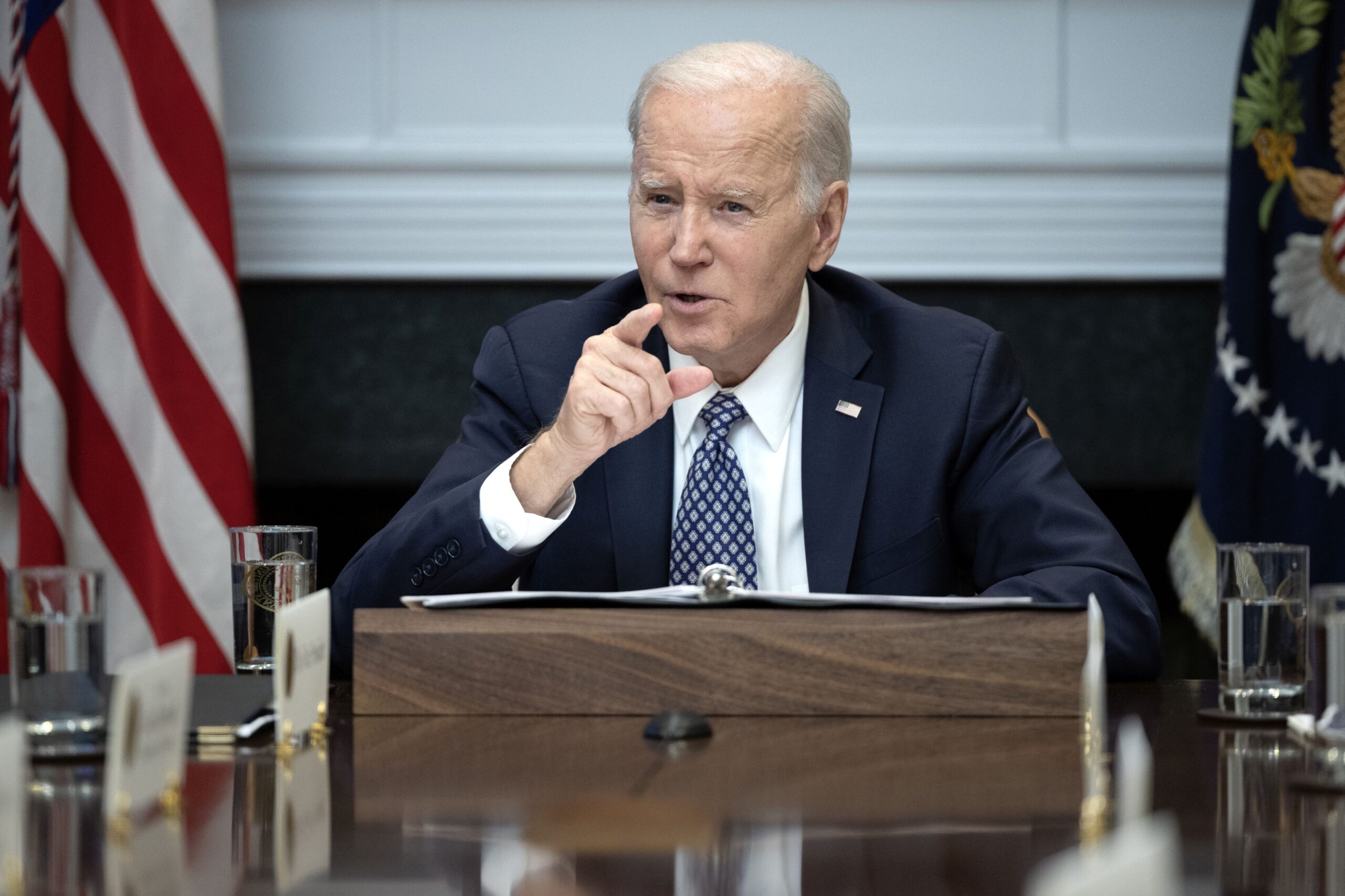 New York Times: Joe Biden i-ar fi mărturisit unui aliat că analizează posibilitatea de a rămâne în cursa pentru prezidențiale