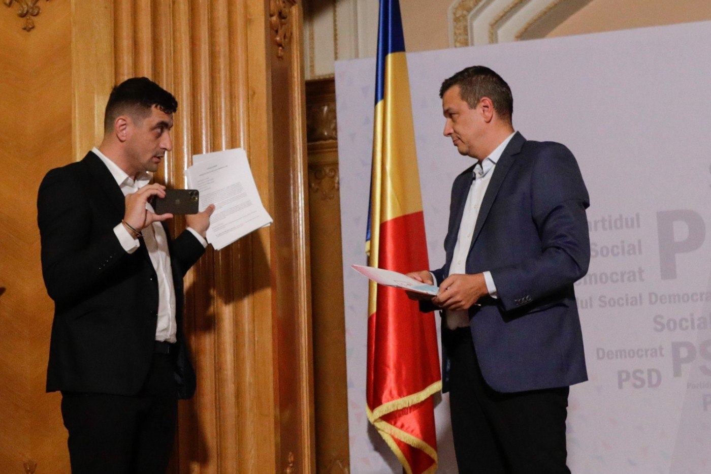 Simion îi răpunde lui Grindeanu și îl numeste „vulpea șireată, domesticită, care nu va mai ajunge la struguri și zice ca sunt acri”