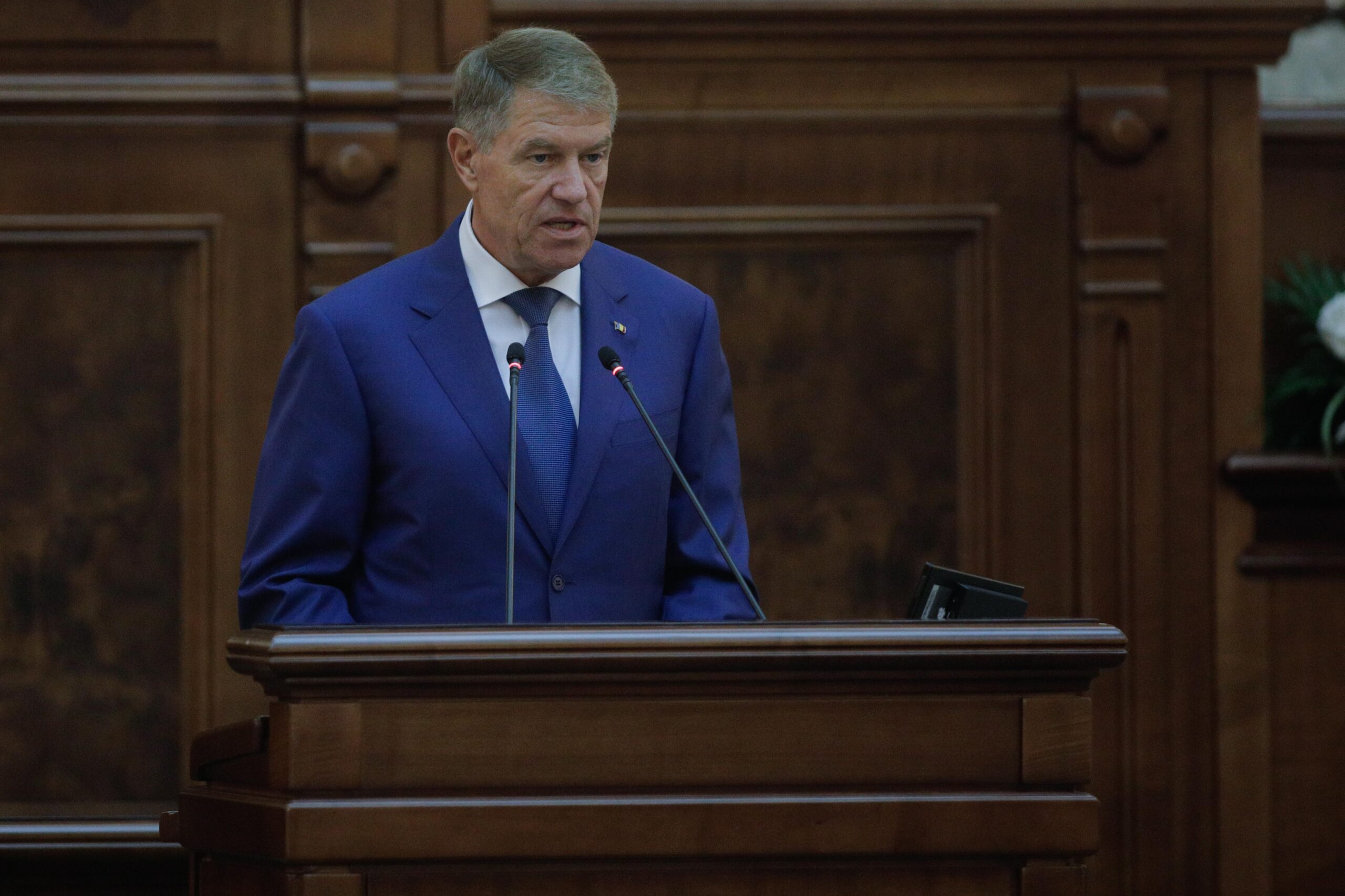 Noi beneficii. Angajații din primării vor avea transportul decontat