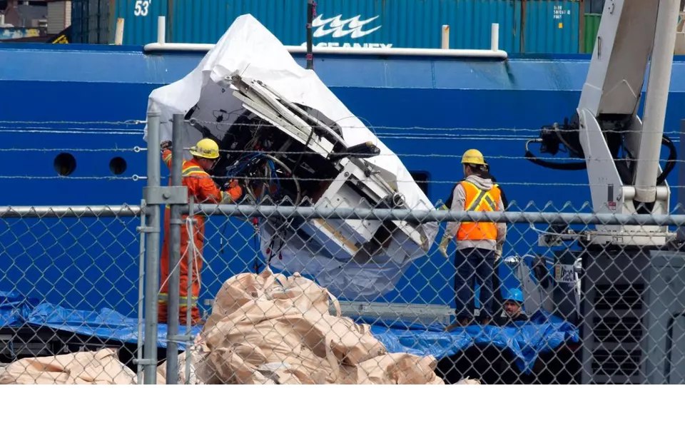 Fragmente din submersibilul Titan, recuperate în Canada. Resturile navei în care au murit 5 oameni, cheia investigației VIDEO