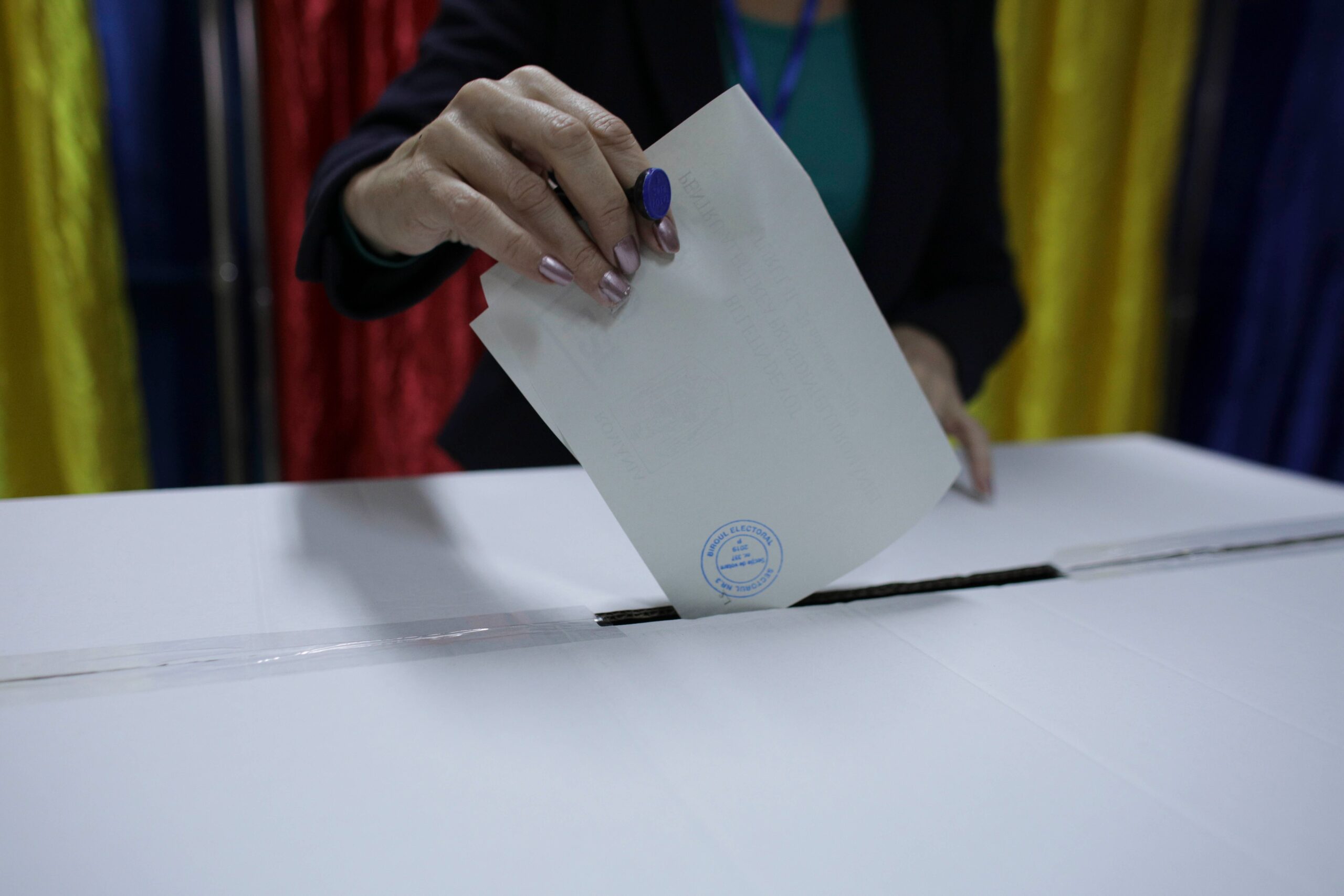 Val de proiecte pentru modificarea legislației electorale: aviz de la psihiatru pentru candidați și prevedere anti-UDMR, printre schimbări