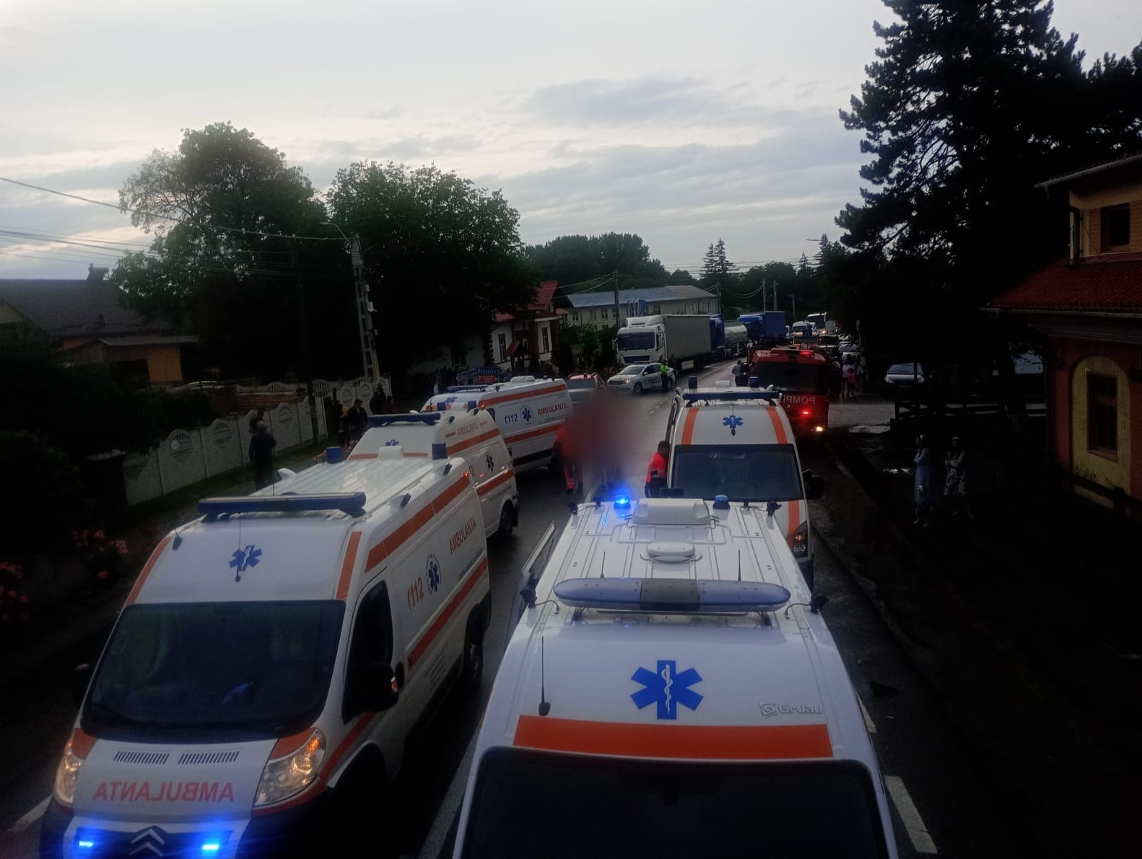 Grav accident la Drăgușeni, Suceava. 11 oameni au fost răniți. Traficul este blocat