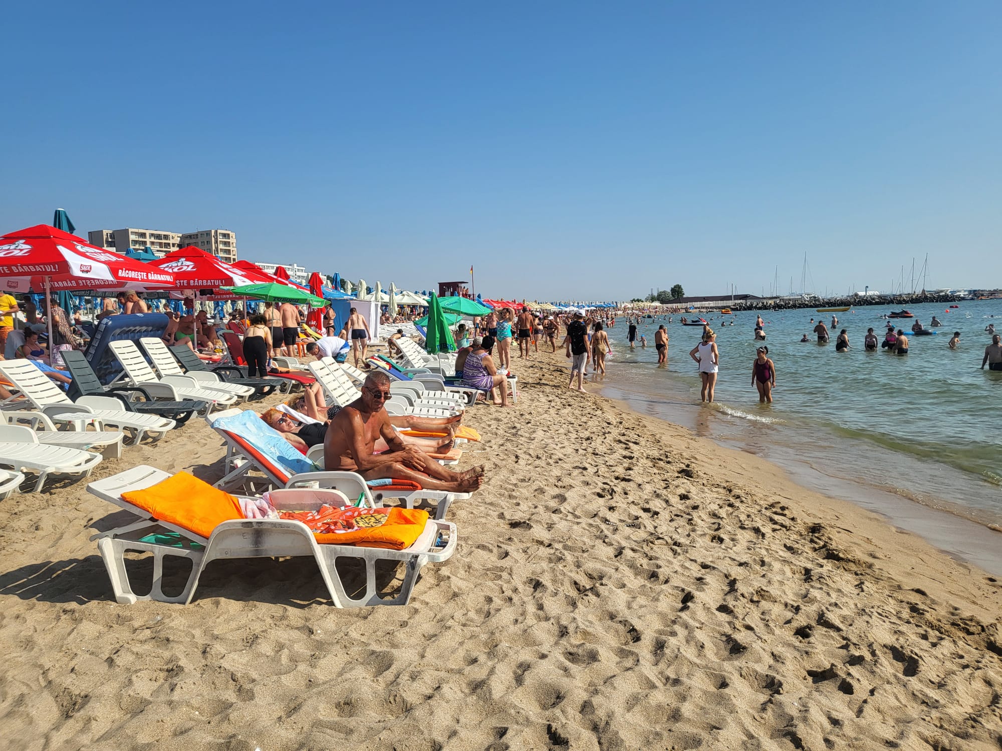 Control pe litoral. 80 la sută din operatorii de beach baruri nu au autorizații de funcționare