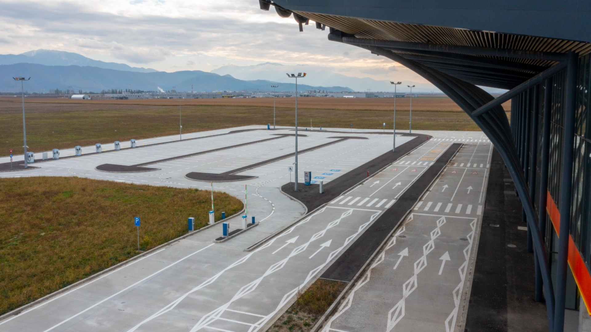 Zborurile de pe aeroportul din Brașov ar putea fi suspendate