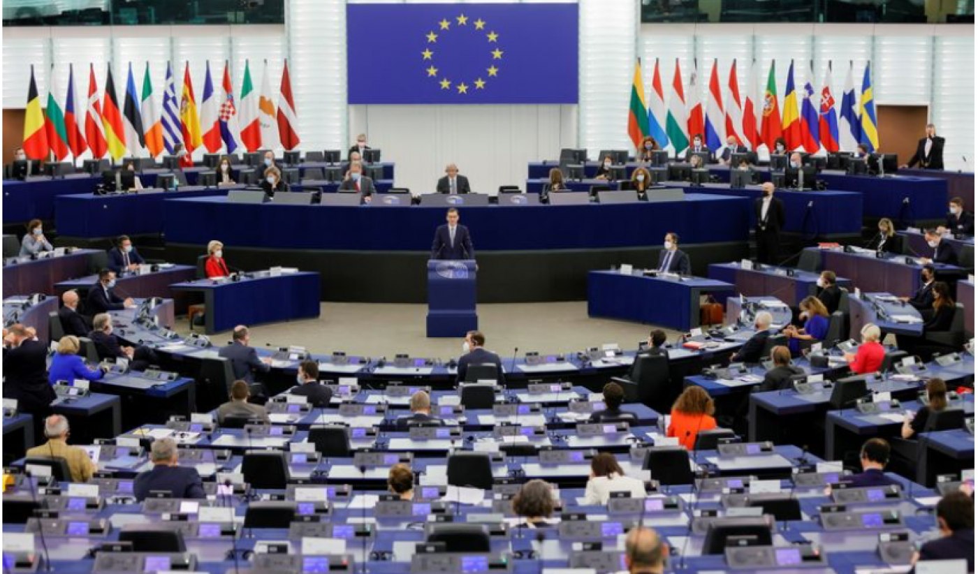 Parlamentul European ridică imunitatea a doi europarlamentari greci