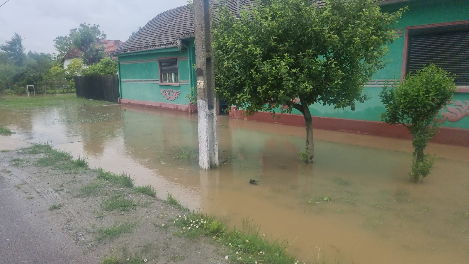 A fost prelungit codul roșu de inundații pe râuri din județele Dolj, Mehedinți și Caraș Severin : Europa FM