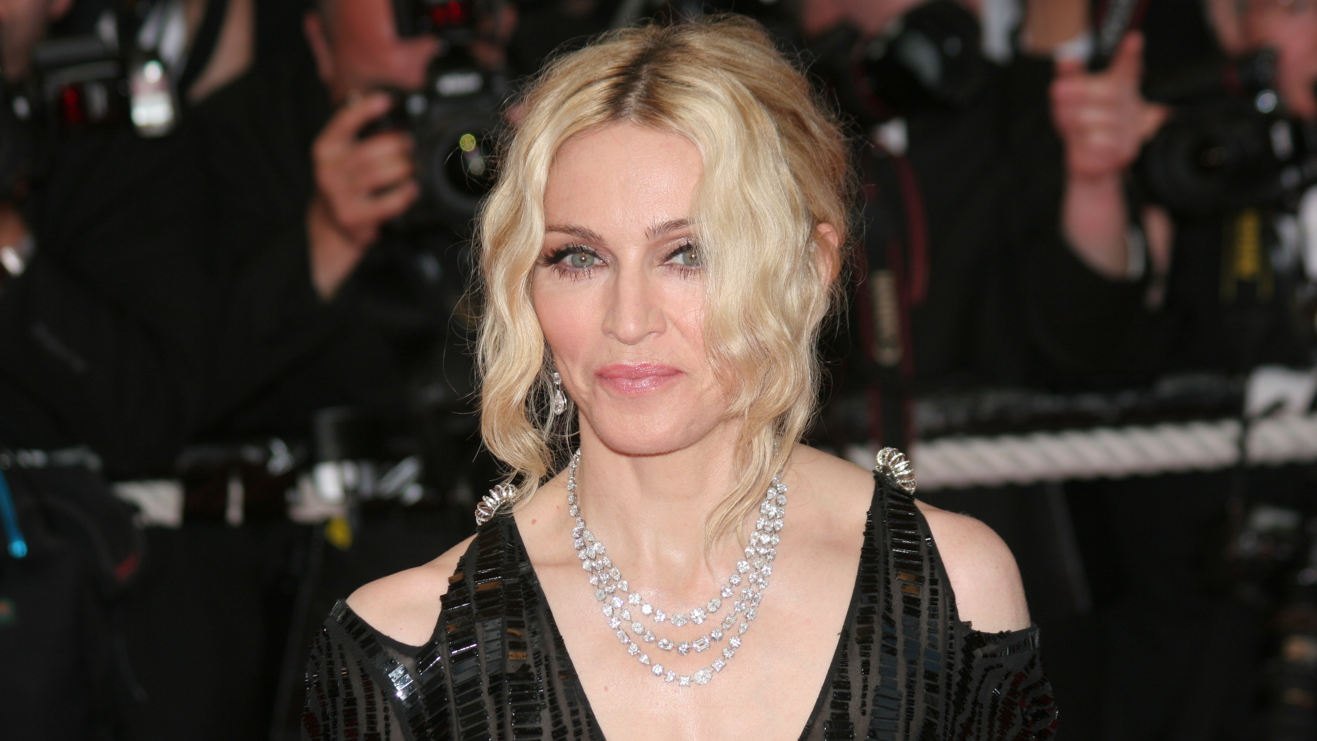 Madonna a fost externată din spital : Europa FM