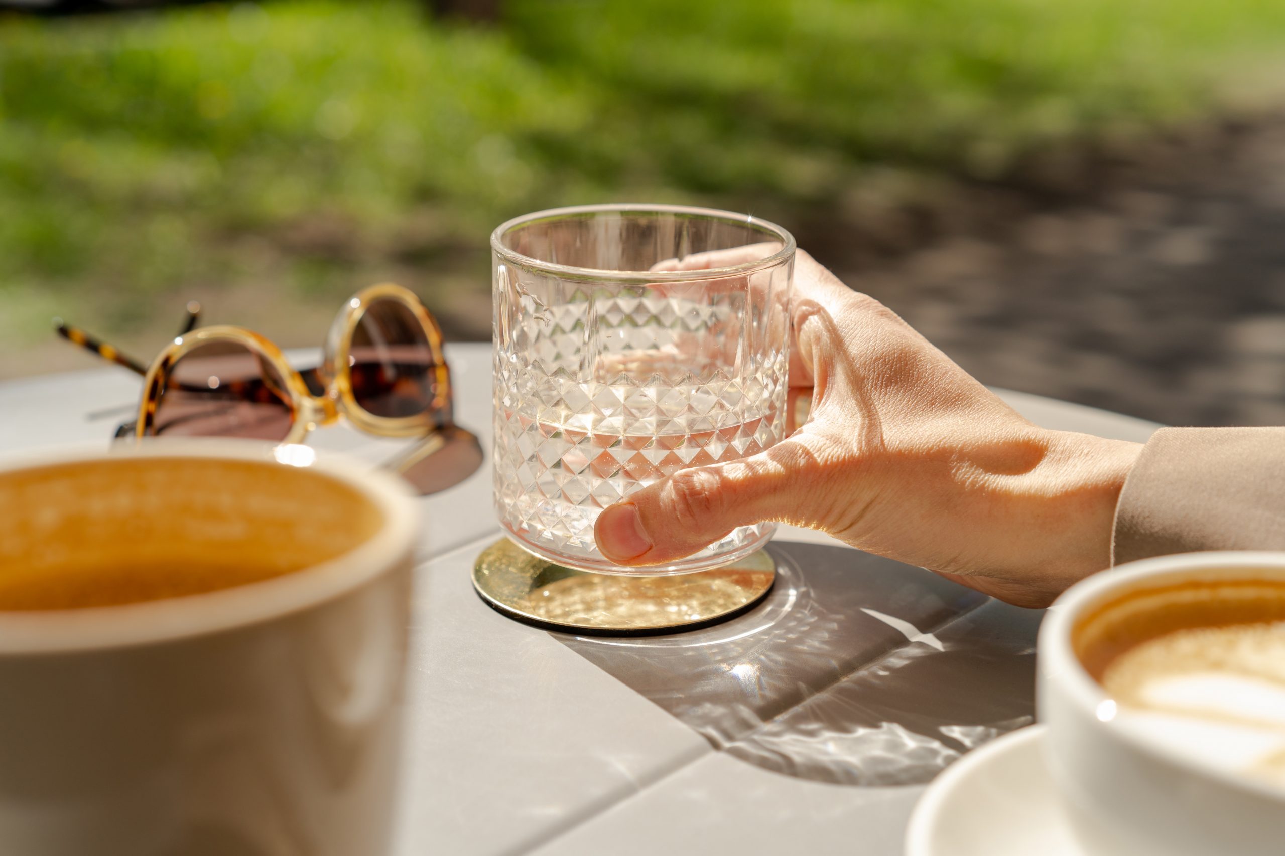 Cum ne hidratăm vara? Mihaela Bilic: „Sucul nu este apă”