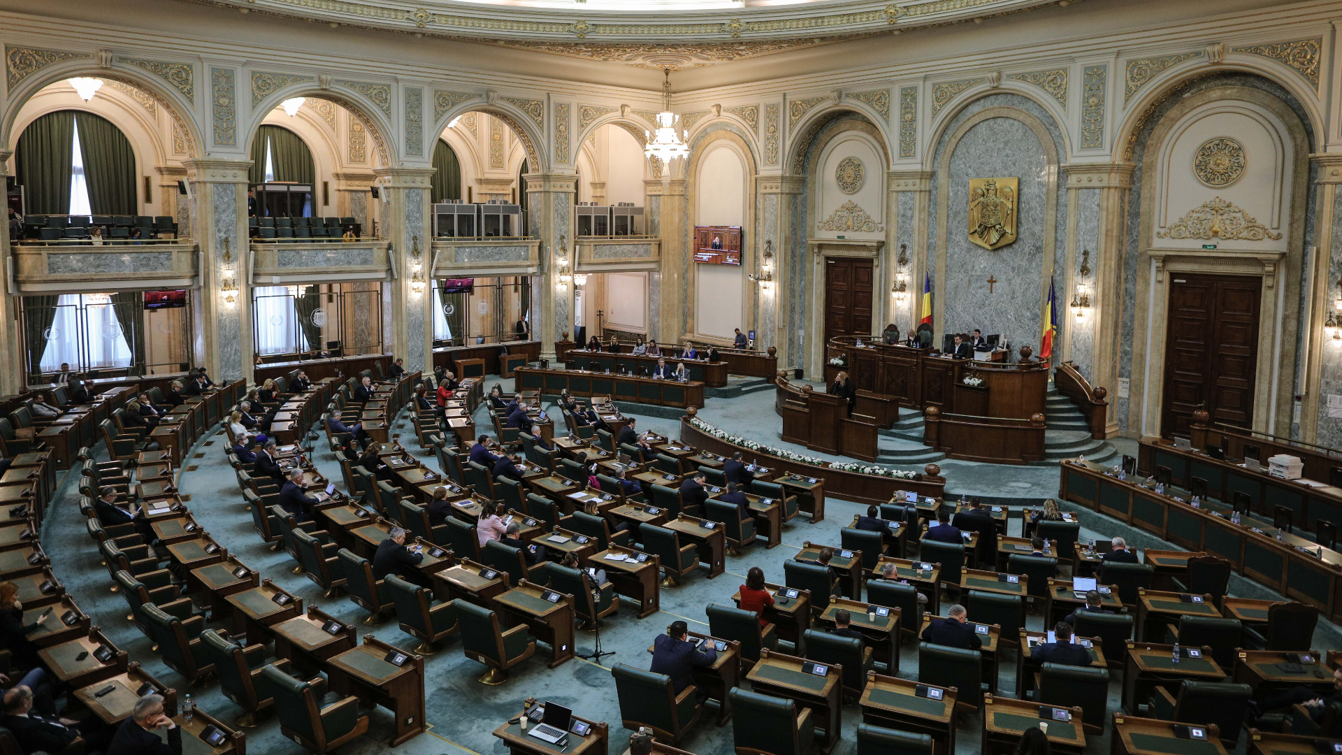 Scandal în Camera Deputaților: Aleșii s-au luat la ceartă pe tema cheltuielilor inutile făcute de demnitari