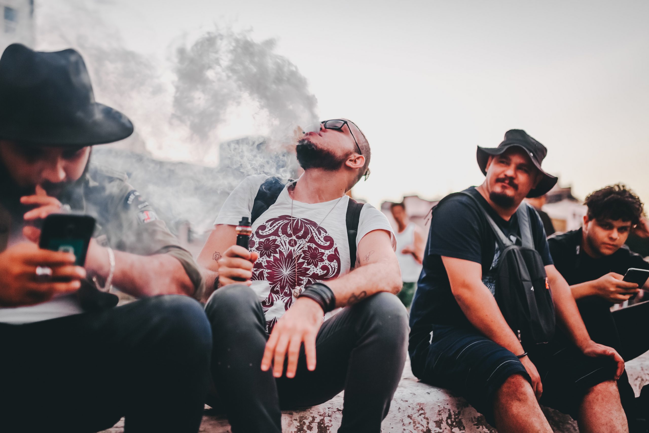 Situație alarmantă în Marea Britanie din cauza vapatului: tot mai mulți copii ajung la spital cu probleme la plămâni : Europa FM