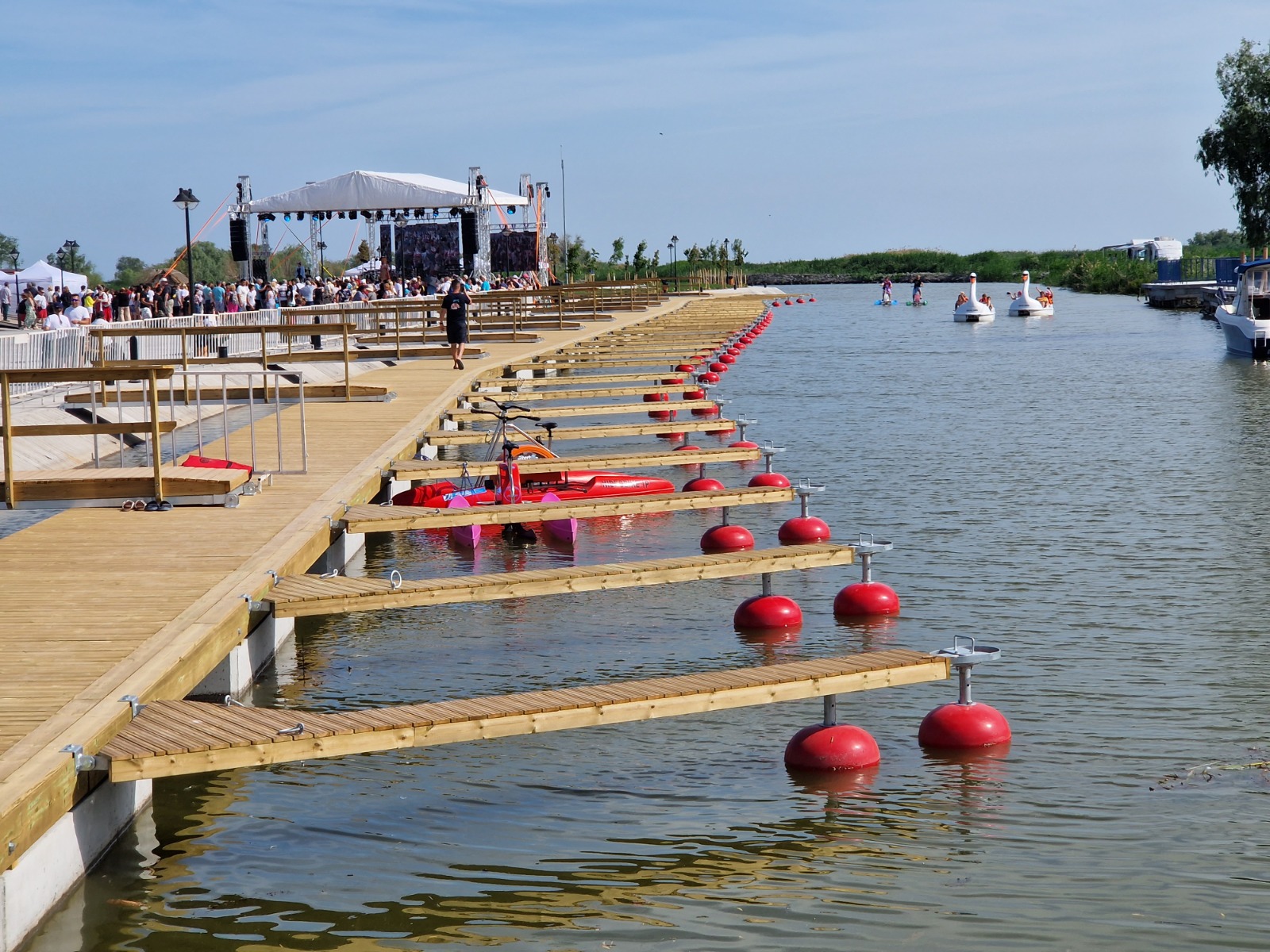 Spectacol la Jurilovca la inaugurarea noului port turistic