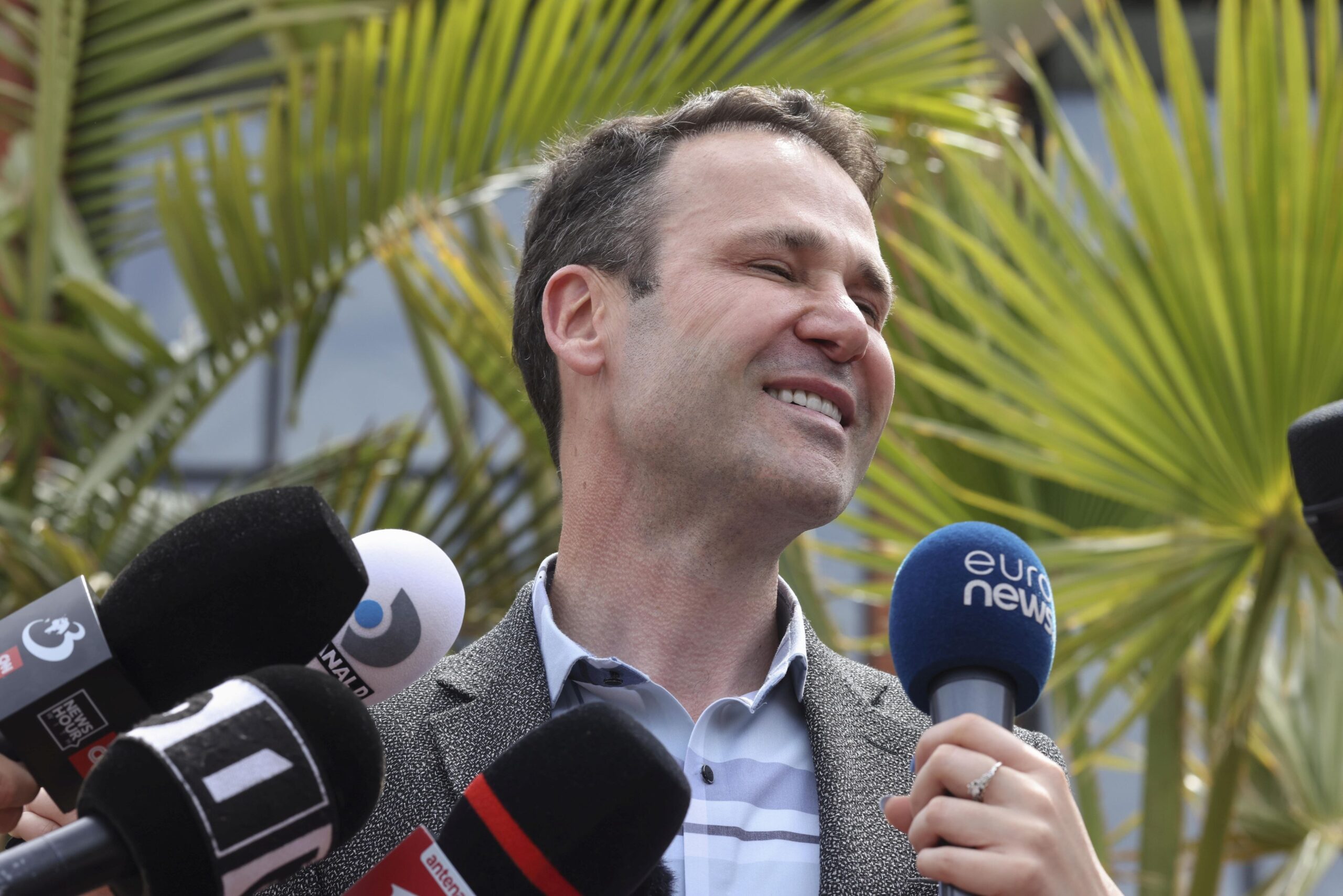 Averile primarilor din București. Negoiță, cu datorii de sute de milioane la stat, dar cu numeroase terenuri și case