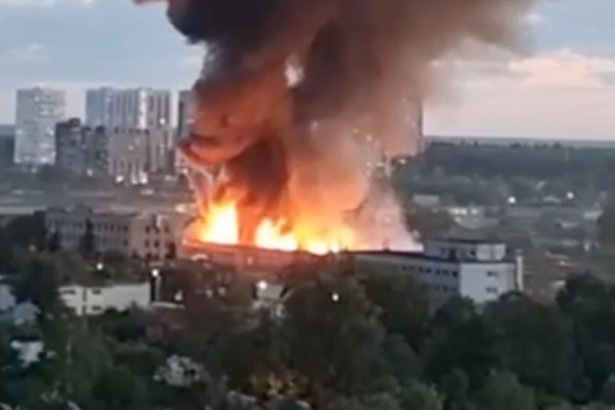 Un incendiu de amploare a izbucnit în suburbiile Moscovei (VIDEO)