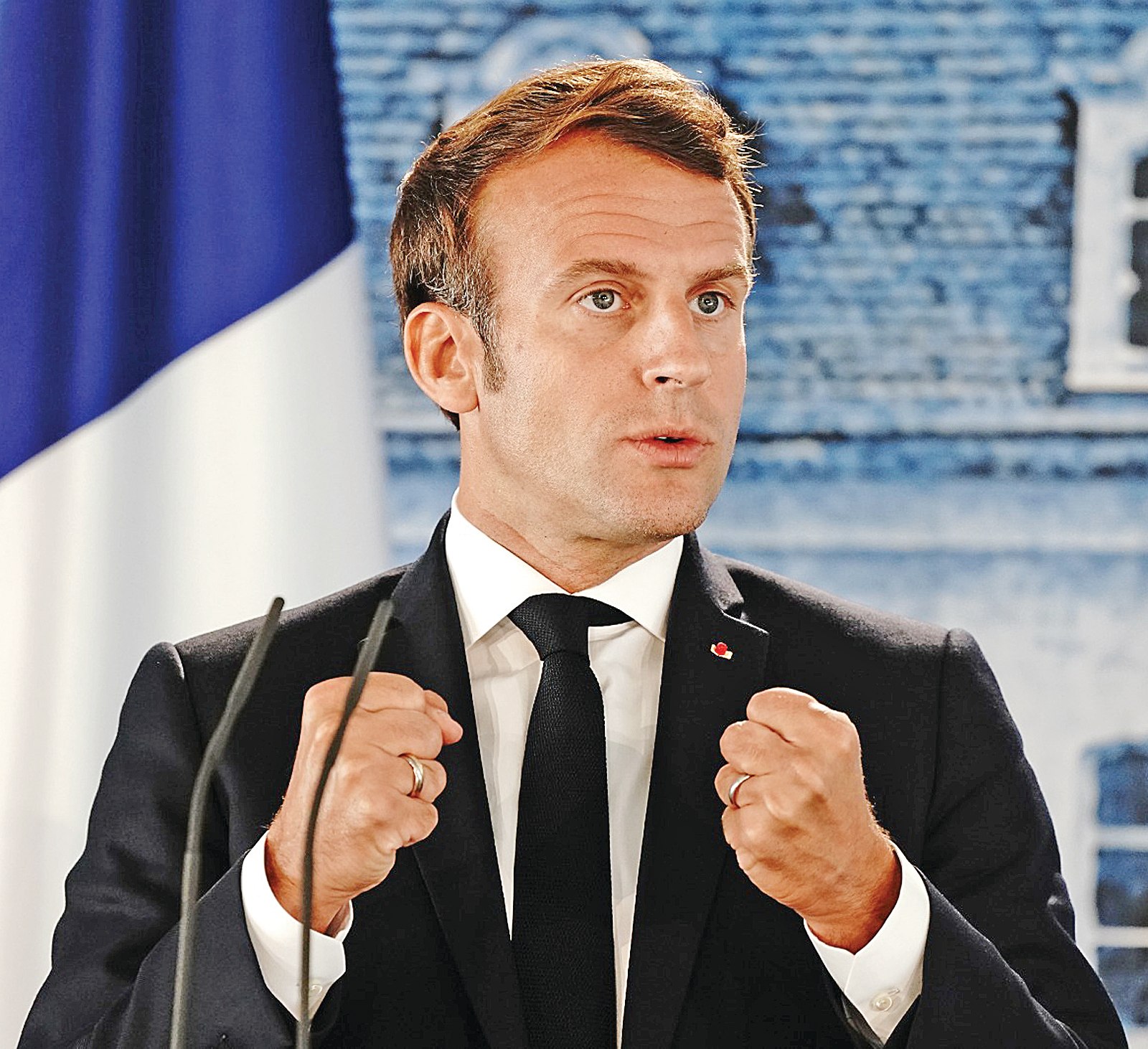 Macron ia în calcul blocarea rețelelor sociale în timpul revoltelor. Opoziția îl acuză de dictatură