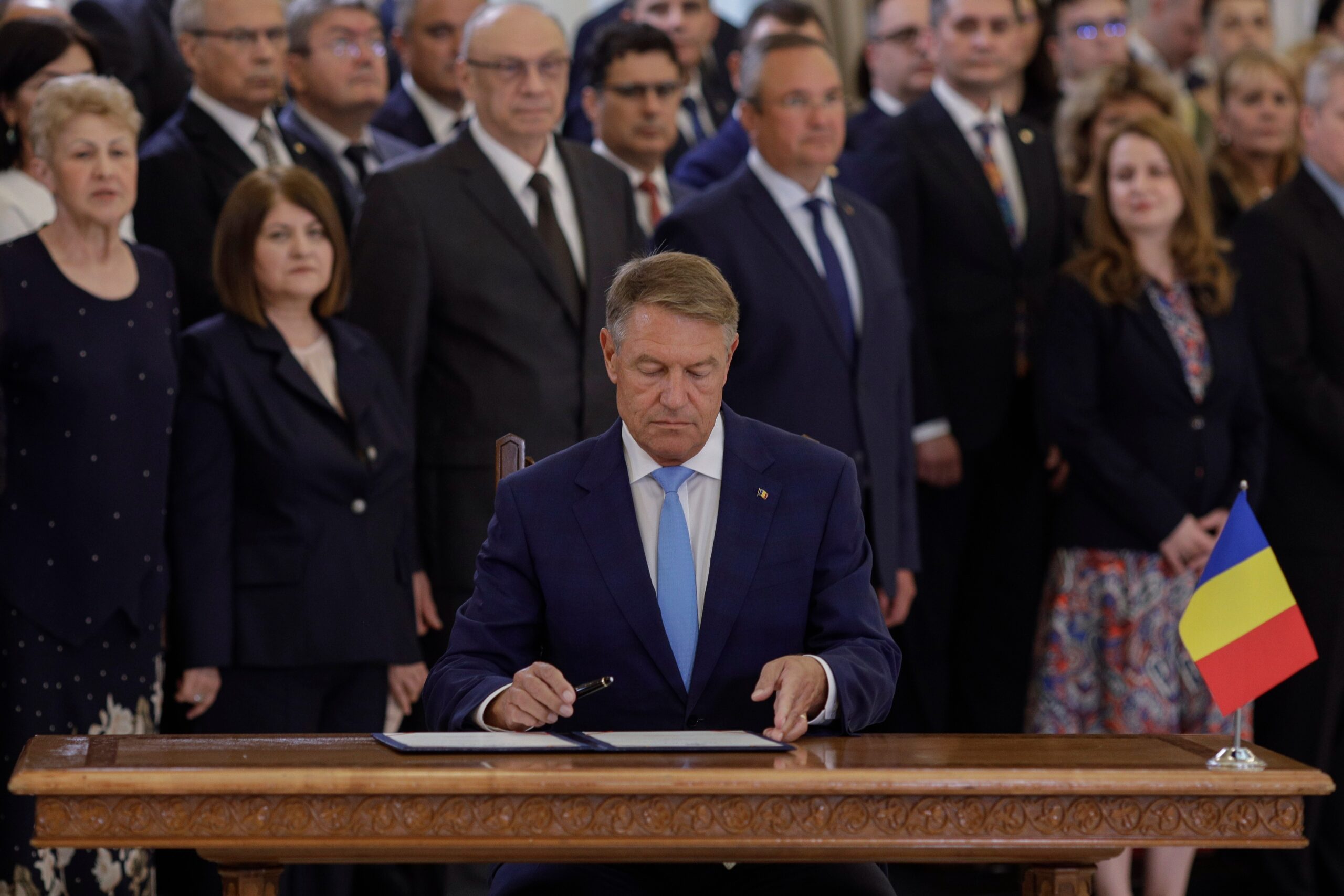Klaus Iohannis a semnat decretul prin care ia act de demisia lui Marius Budăi. Marian Neacșu, interimar la Ministerul Muncii