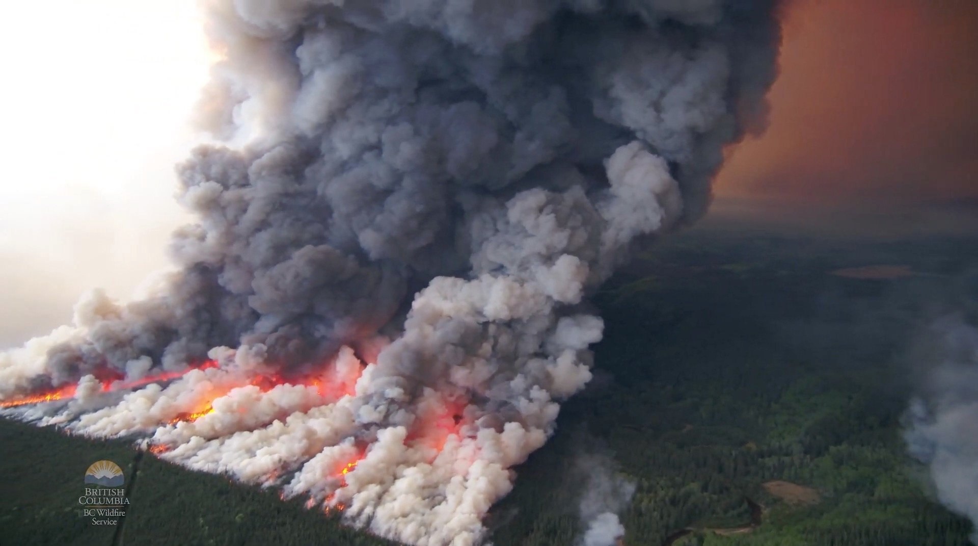 Canada: Al doilea pompier și-a pierdut viața în lupta cu incendiile de vegetație care afectează țara