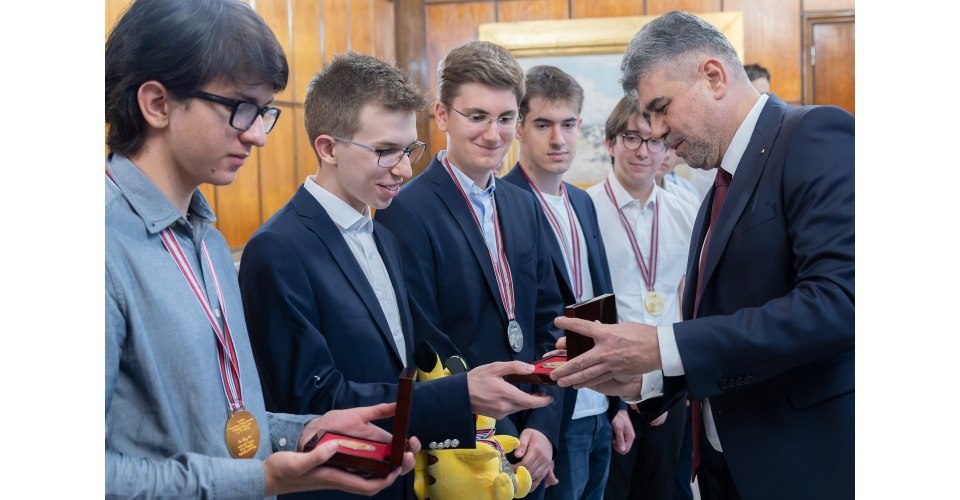 Olimpicii internaționali la matematică și fizică, în vizită la Palatul Victoria