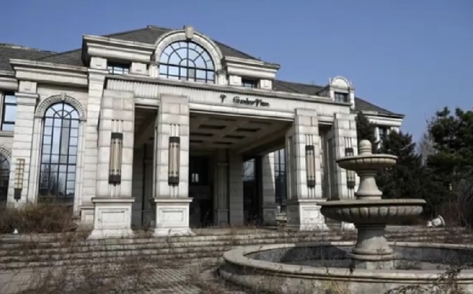 Orașul-fantomă din China ale cărui vile luxoase au fost revendicate de fermieri VIDEO