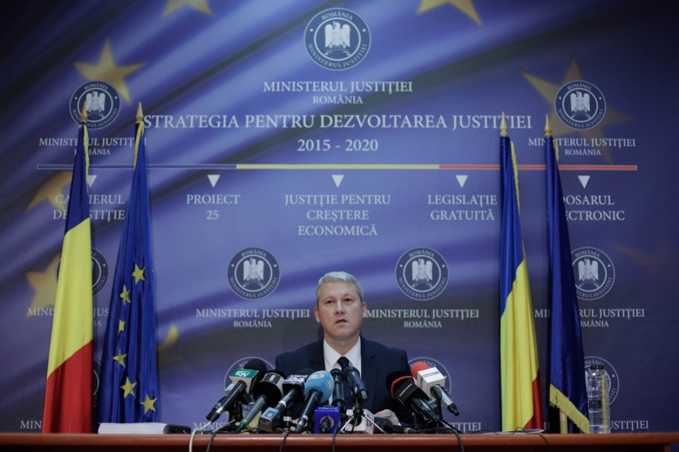 Predoiu, discuții cu ambasadoarea SUA privind vizele pentru români