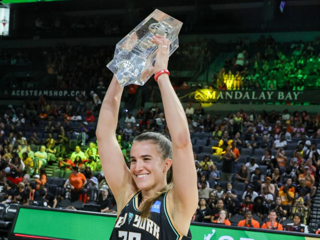 Sabrina Ionescu, “regina” baschetului american! A fost felicitată de jucători renumiți: “E magică”