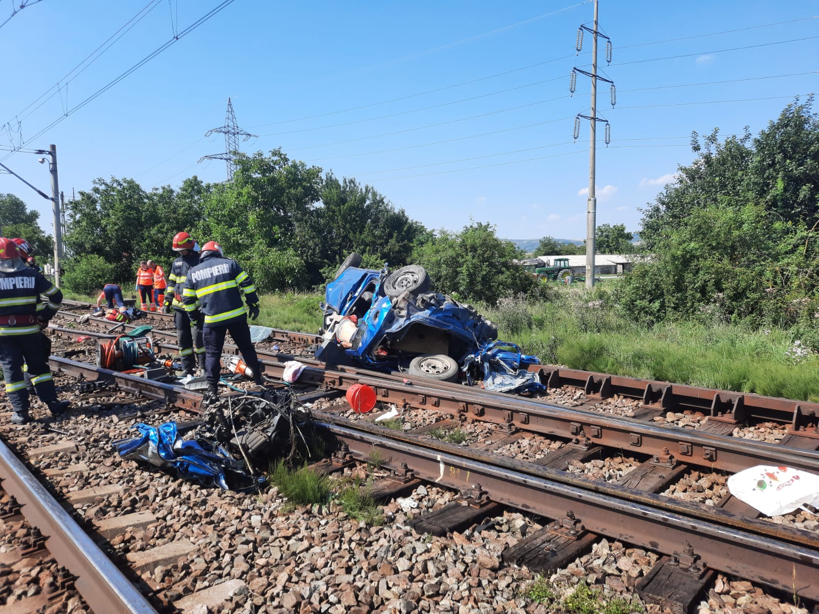 Accident grav în județul Bacău: doi copii și doi adulți au murit după ce mașina în care se aflau a fost lovită de tren : Europa FM