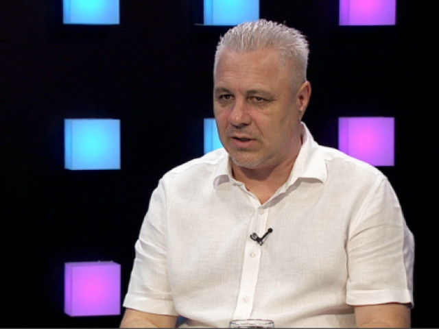 Video Exclusiv | Marius Șumudică: ”Rar mi-a fost dat s-o văd pe mama așa. M-am îmbrăcat și am plecat pe străzi”