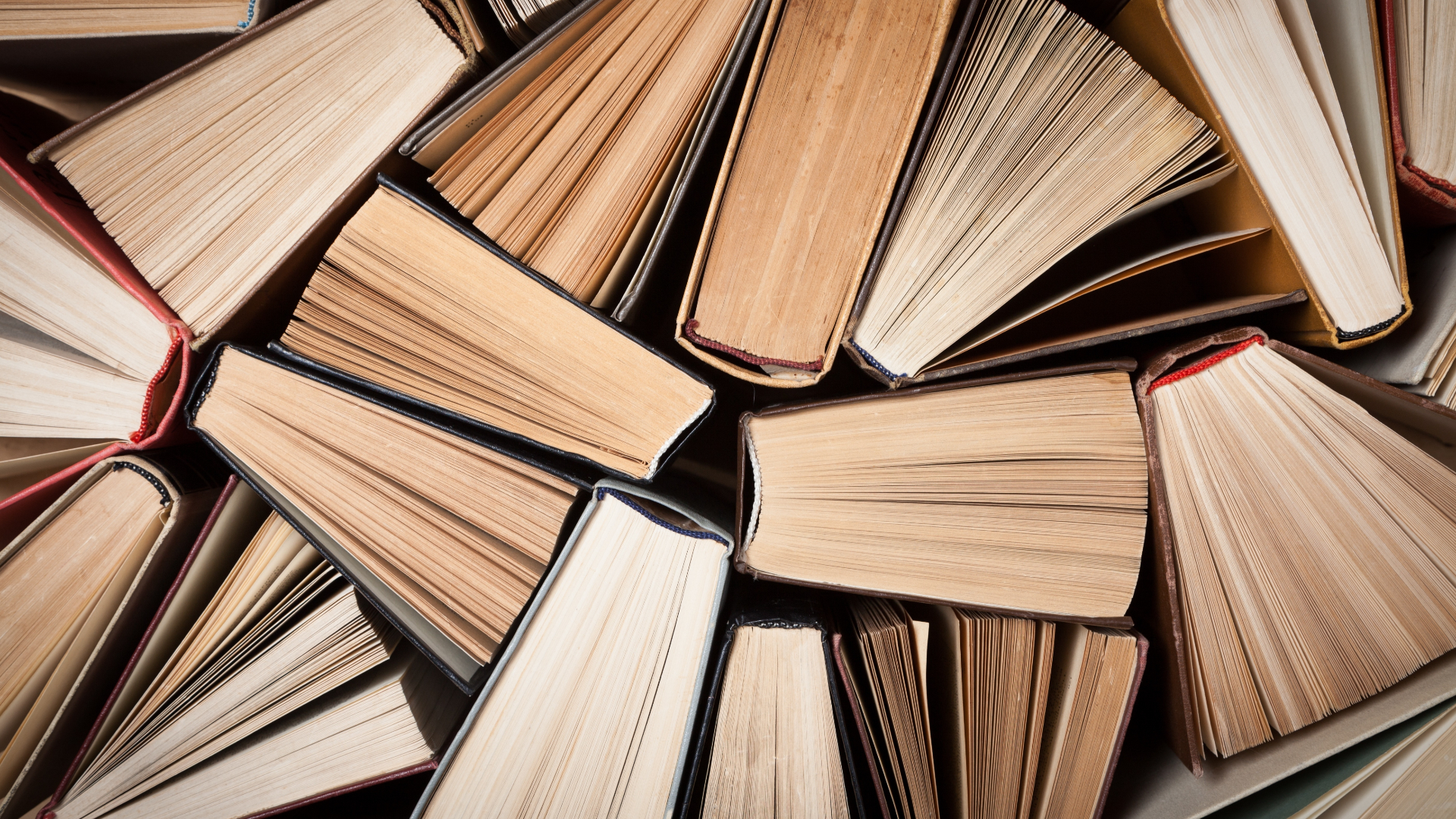 Asociația Editorilor din România: Vânzările vor scădea și va crește pirateria dacă guvernul va majora TVA-ul pentru cărți