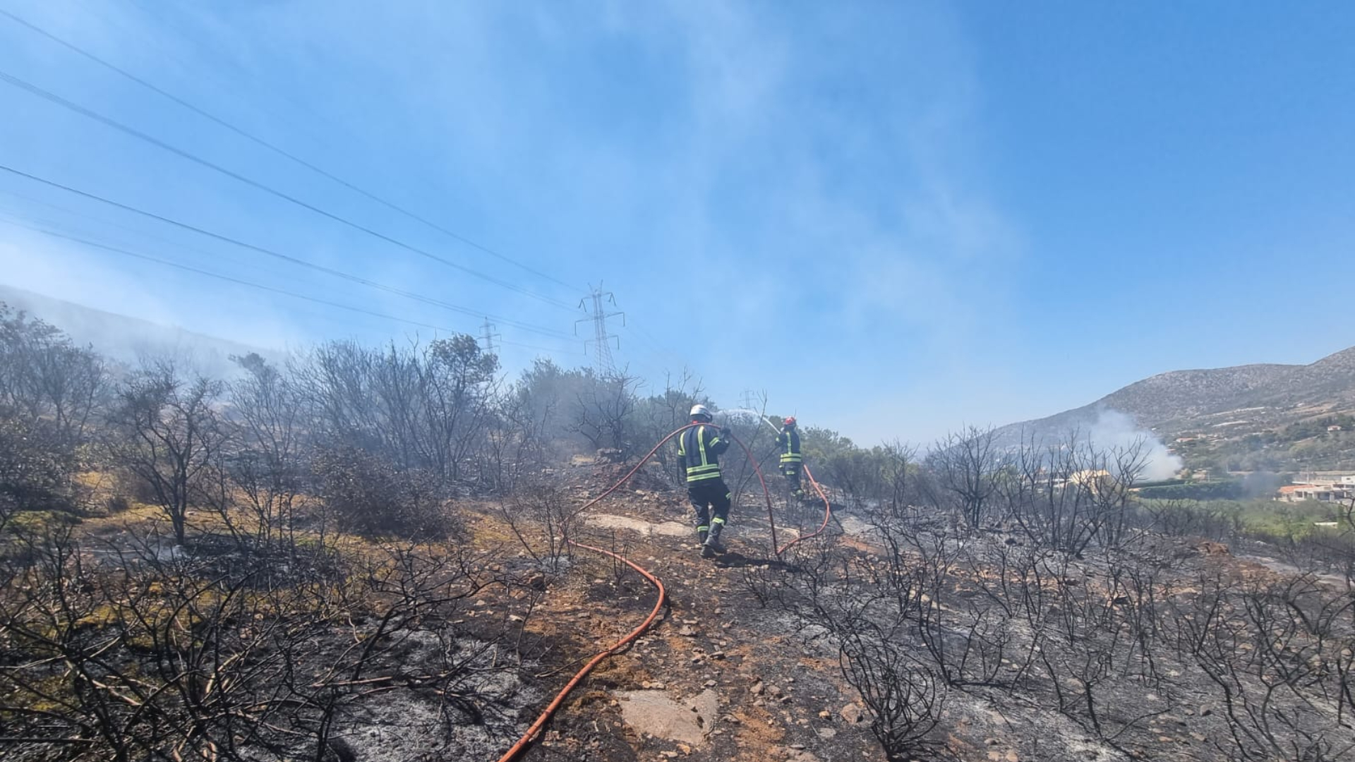 Incendiu de proporții în Grecia. 3 orașe, evacuate. Peste 150 de pompieri intervin, printre aceștia sunt și pompieri români
