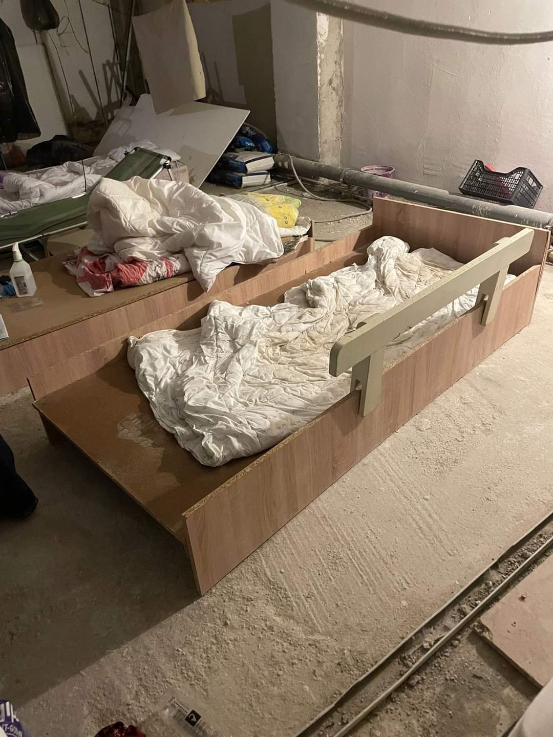 3 persoane au fost reținute de DIICOT în urma dezvăluirilor privind condițiile inumane din azilul Bărdești din Mureș : Europa FM