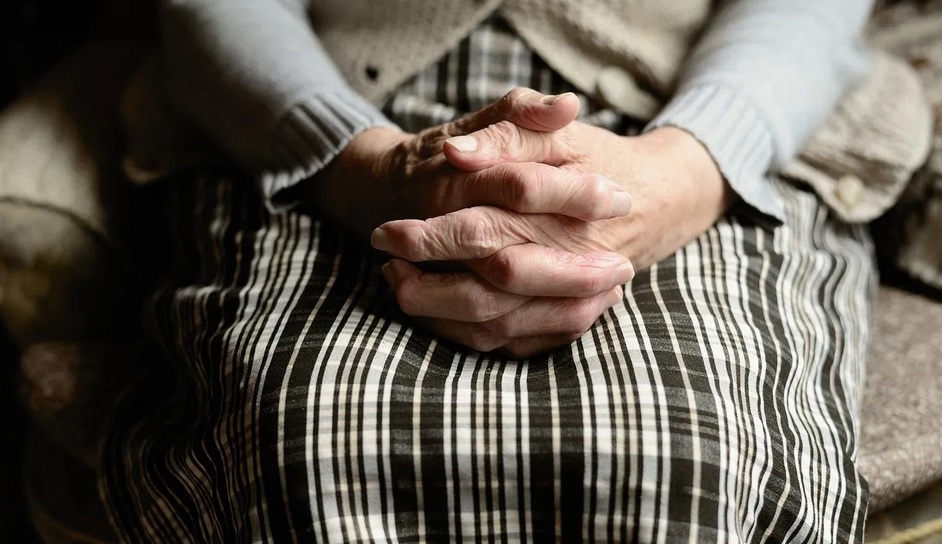 Președintele Consiliului de Monitorizare a drepturilor persoanelor cu dizabilități, despre cazul azilelor de bătrâni: “Cred că în spatele acestor afaceri, este o miză patrimonială: averea vârstnicilor” : Europa FM