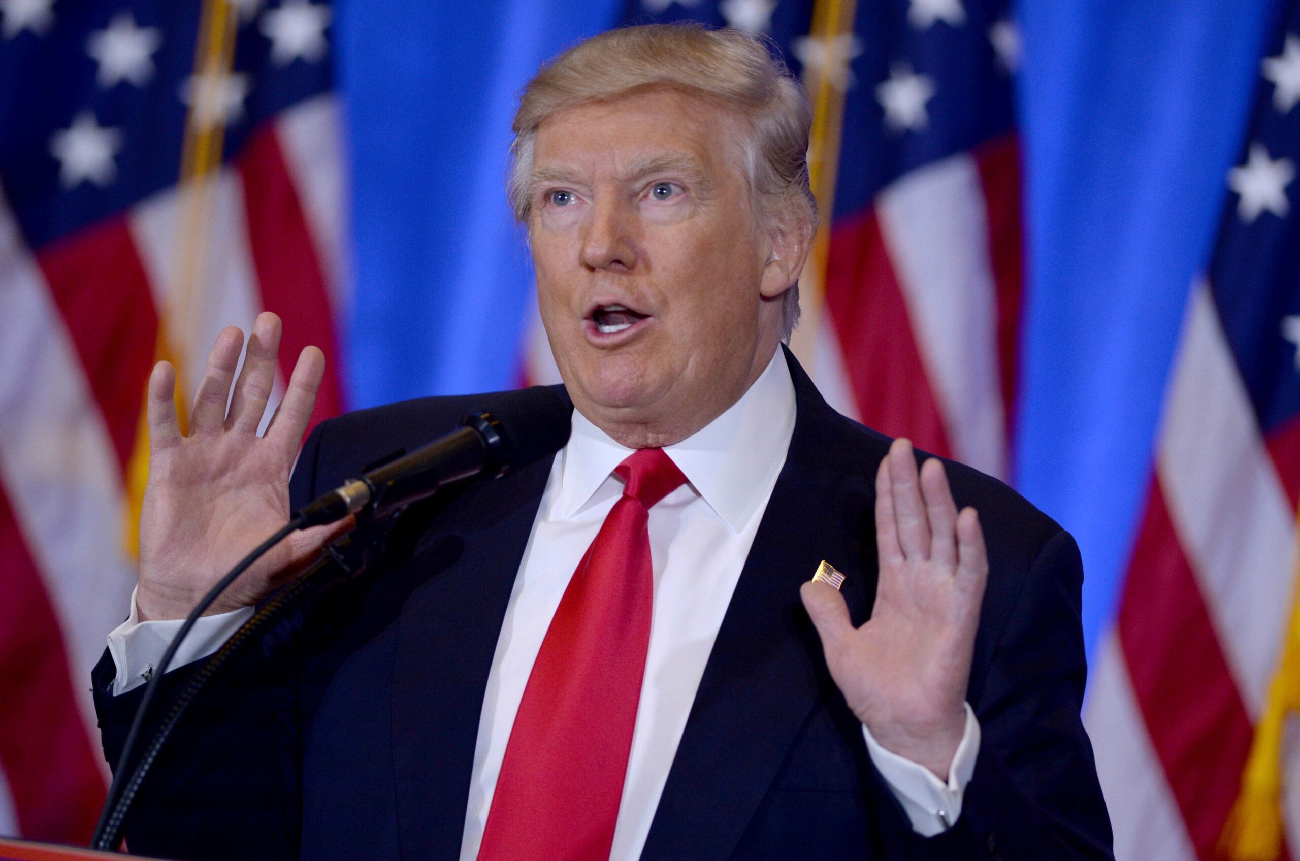 Trump are în plan să întrerupă ajutorul militar american acordat Ucrainei dacă Kievul nu negociază pacea cu Moscova