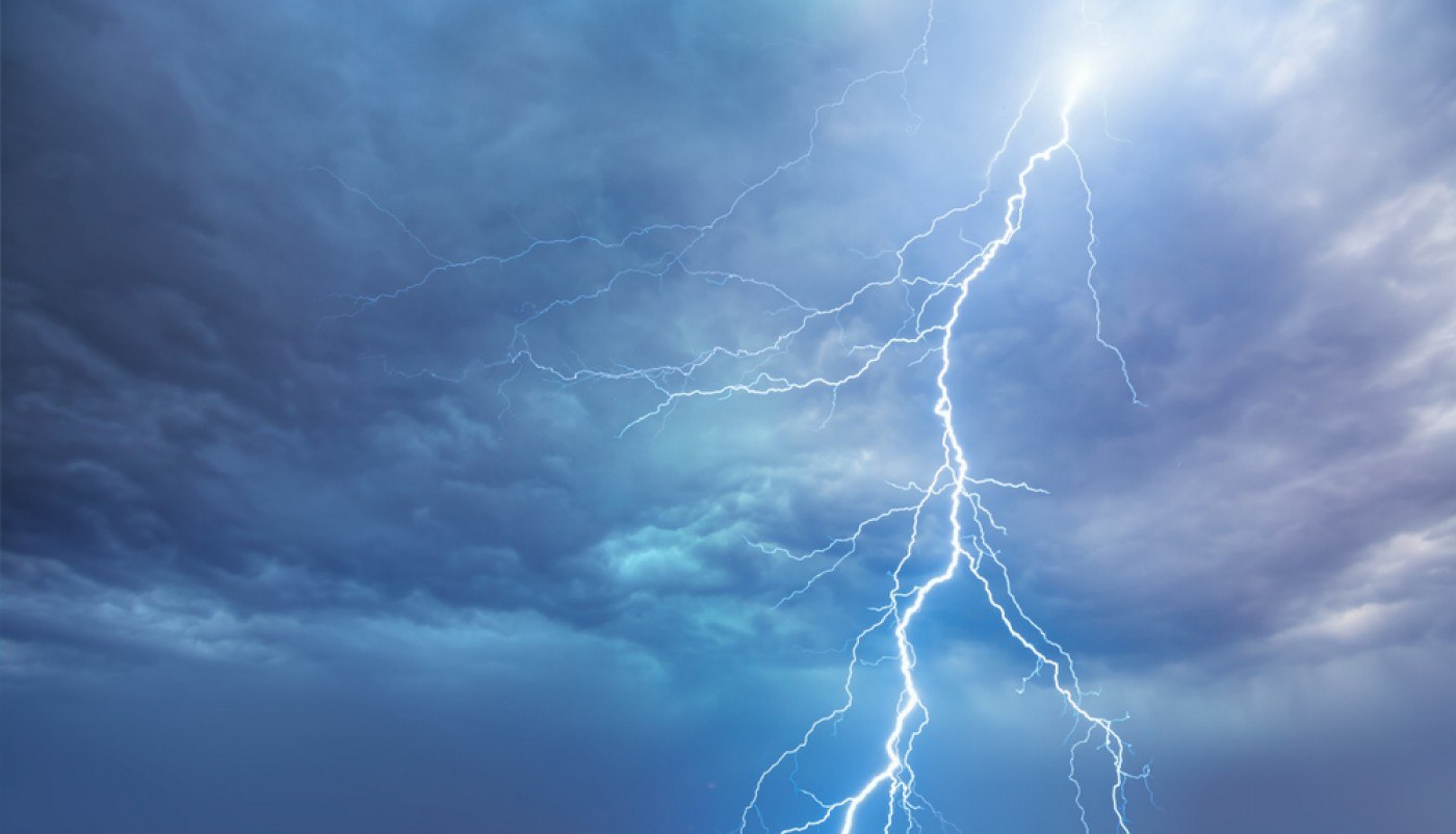 În Bulgaria, doi tineri fotbalişti au fost loviţi de fulger. Copiii au suferit arsuri grave