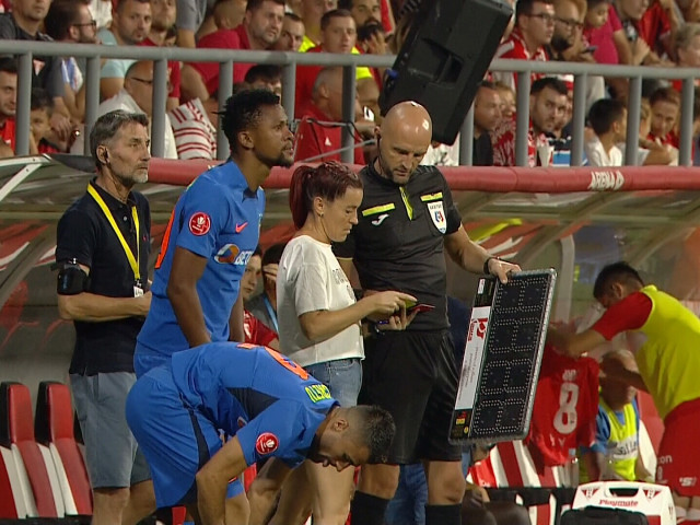 Schimbări neașteptate la FCSB! Jucătorul care era ca și plecat și Ngezana, aflat la debut, introduși pe teren la Arad