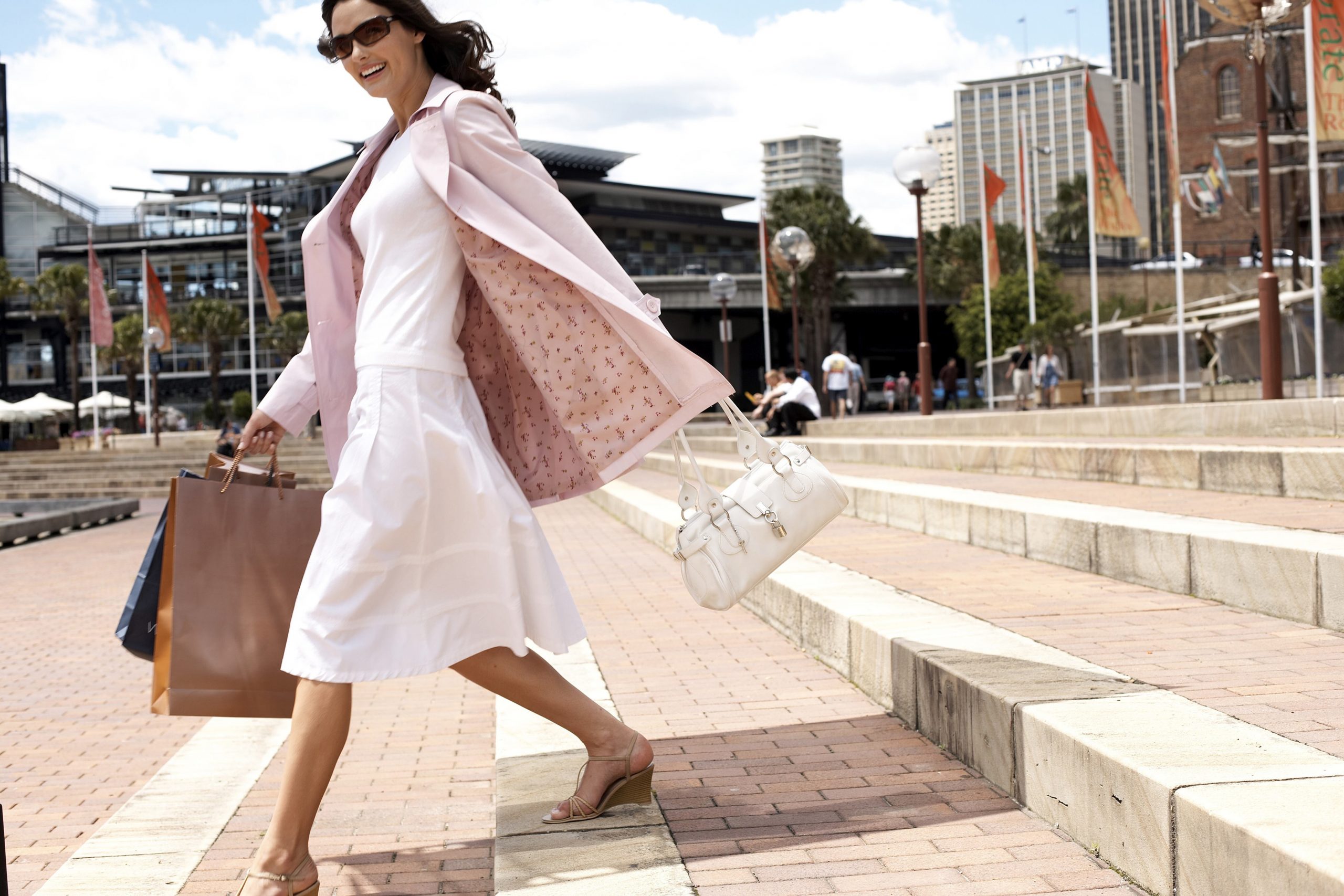 Nu faci 10.000 de pași pe zi? Nicio problemă, sunt suficienți 4.000 ca să fii sănătos, arată un studiu de la Johns Hopkinks. Ce e peste, e bonus