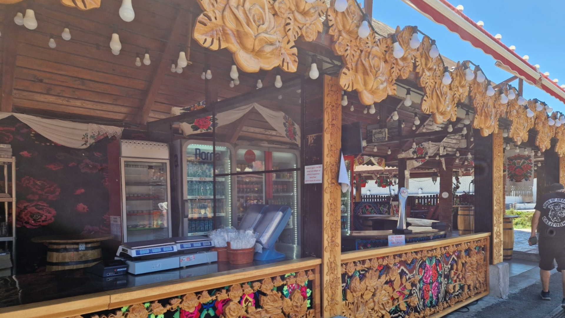 Scandal între ANPC și ANSVSA după disputa din weekend, când Protecția Consumatorilor a închis mai multe terase din Satul de Vacanță Mamaia