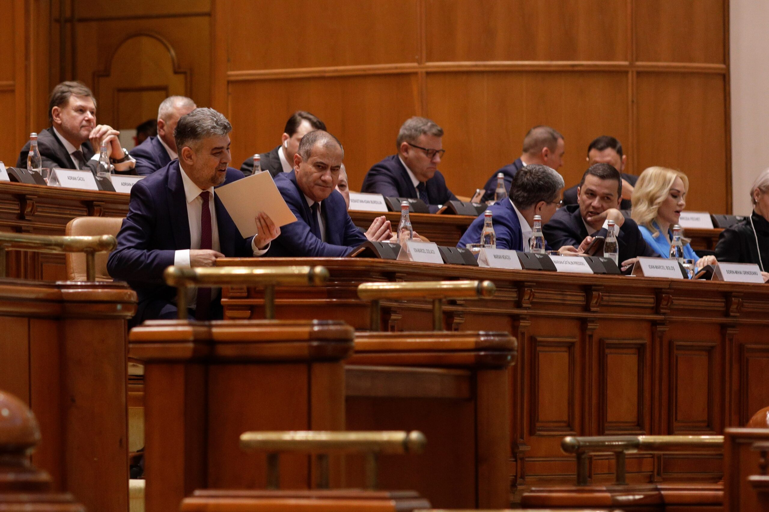 Primele legi din pachetul PSD privind „patriotismul economic“, adoptate de Senat. Cum a fost „îndulcită” lupta contra produselor din făină de insecte
