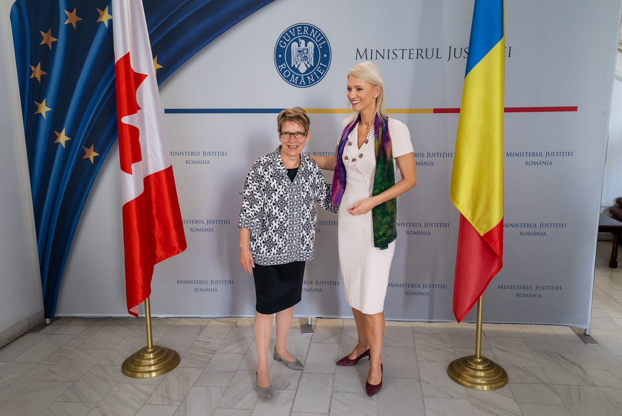 Gorghiu, după discuția cu șefa Senatului din Canada: România are nevoie de mai multe femei în politică şi în funcţii de conducere