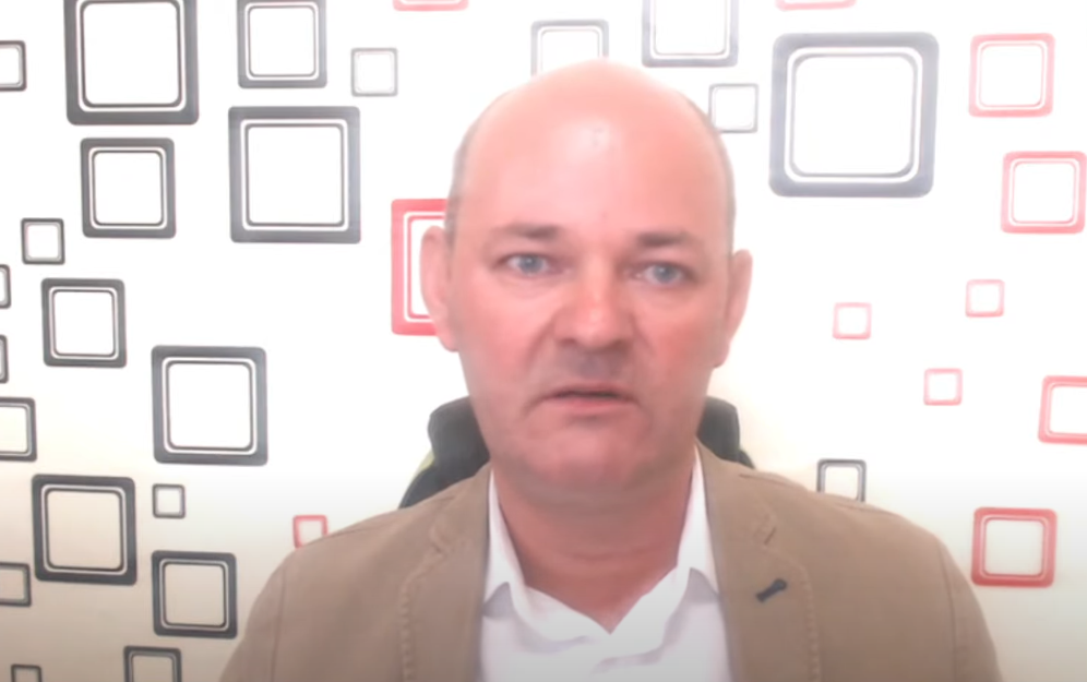 Academia Europa FM: Zeno Daniel Șuștac, reprezentant al unei comunități de părinți: “Politicienii nu au fost prezenți pentru copii la festivitățile de deschidere a anului școlar, ci pentru a cerși voturile părinților” : Europa FM